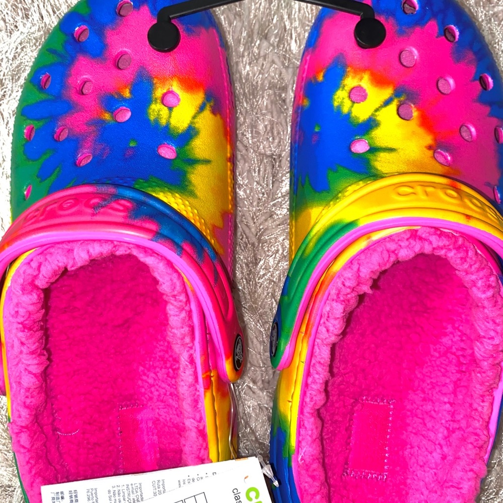 ✨brand new tie dye winter crocs✨
